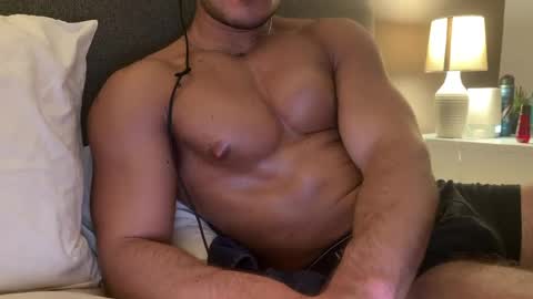 Snapshot of luis763413 chatting on April 16, 12:00 am luis763413 online show from April 16, 12:00 am