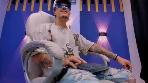 Snapshot of luis_as chatting on November 16, 1:55 am Luis AS online show from November 16, 1:55 am