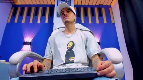 Snapshot of luis_as chatting on November 18, 12:42 pm Luis AS online show from November 18, 12:42 pm