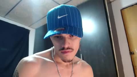 Snapshot of luis_as chatting on November 19, 12:43 am Luis AS online show from November 19, 12:43 am