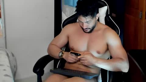 Snapshot of luis_baptista chatting on December 16, 2:36 am luis_baptista online show from December 16, 2:36 am