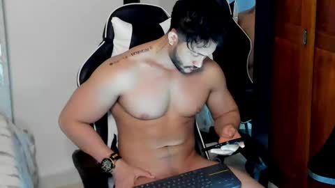 Snapshot of luis_baptista chatting on December 21, 5:47 am luis_baptista online show from December 21, 5:47 am