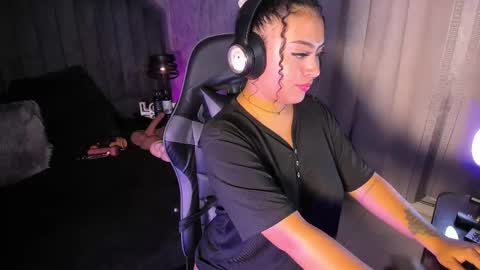 Snapshot of luisa_cameron chatting on February 13, 10:39 pm online show from February 13, 10:39 pm