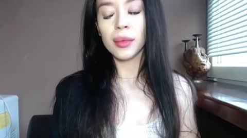 luisa lovedom online show from April 18, 4:38 am