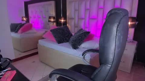 Luisa  online show from June 25, 3:49 pm