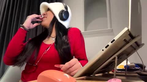 Snapshot of luisamonsterdick chatting on October 22, 6:29 pm Luisa Monsters online show from October 22, 6:29 pm