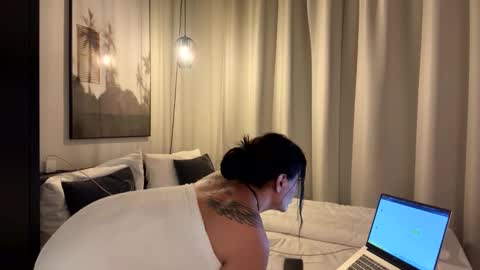 Snapshot of luisamonsterdick chatting on October 23, 5:44 pm Luisa Monsters online show from October 23, 5:44 pm