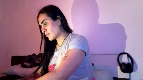 Snapshot of luisamonsterdick chatting on November 18, 10:47 pm Luisa Monsters online show from November 18, 10:47 pm