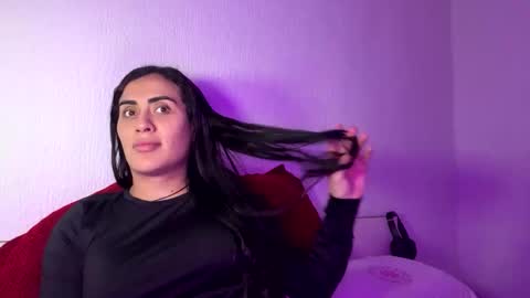 Snapshot of luisamonsterdick chatting on November 19, 9:37 pm Luisa Monsters online show from November 19, 9:37 pm