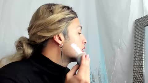 Luka Castillo online show from October 31, 10:00 pm