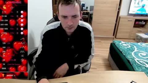 lukas312312 online show from December 15, 9:31 pm