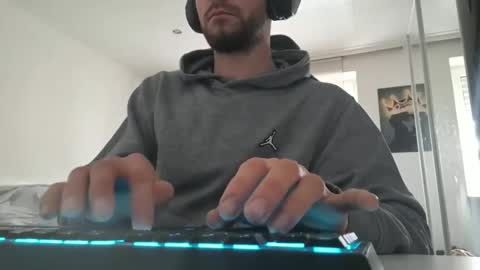 lukasschoetz online show from December 2, 10:53 am