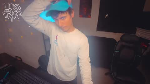 Snapshot of lukatripp chatting on May 2, 9:47 am lukatripp online show from May 2, 9:47 am