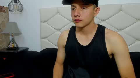 Snapshot of luke_julien chatting on March 9, 7:37 pm Luke Julien online show from March 9, 7:37 pm