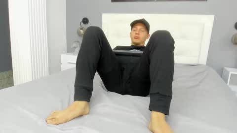 Snapshot of luke_julien chatting on March 10, 7:29 pm Luke Julien online show from March 10, 7:29 pm