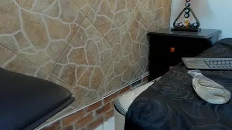 Snapshot of luke_julien chatting on March 12, 11:42 am Luke Julien online show from March 12, 11:42 am