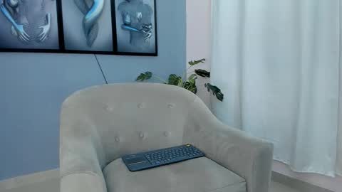 Snapshot of luke_julien chatting on October 22, 6:35 am Luke Julien online show from October 22, 6:35 am