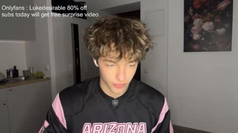 Snapshot of lukedesirable chatting on February 22, 7:45 pm lukedesirable online show from February 22, 7:45 pm