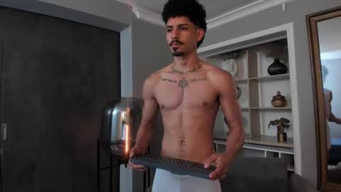 Snapshot of lukeetaylor_ chatting on October 16, 10:27 am Luke Taylor online show from October 16, 10:27 am