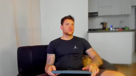 Snapshot of lukeglanton17 chatting on February 27, 11:10 am Luke online show from February 27, 11:10 am