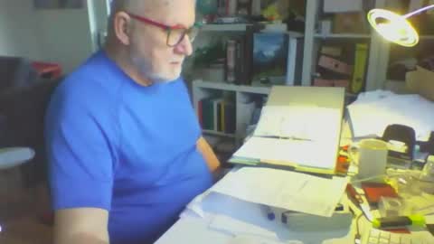 Snapshot of luley58 chatting on February 17, 3:29 pm luley58 online show from February 17, 3:29 pm