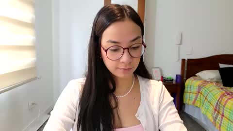 Snapshot of lulibee_ chatting on March 31, 1:22 pm Luli online show from March 31, 1:22 pm