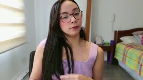Snapshot of lulibee_ chatting on April 11, 1:48 pm Luli online show from April 11, 1:48 pm