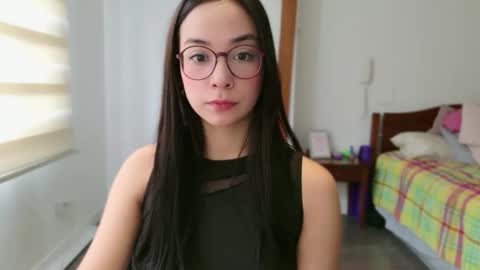 Snapshot of lulibee_ chatting on April 13, 1:05 pm Luli online show from April 13, 1:05 pm