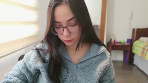 Snapshot of lulibee_ chatting on April 25, 1:14 pm Luli online show from April 25, 1:14 pm