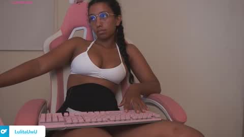 Snapshot of lulitauwu chatting on October 22, 4:02 am lulitauwu online show from October 22, 4:02 am