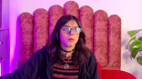 Snapshot of lullaby_charade chatting on November 17, 12:00 pm Cookie online show from November 17, 12:00 pm