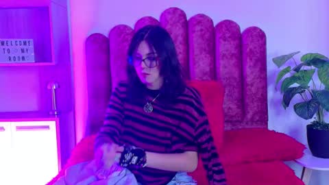 Snapshot of lullaby_charade chatting on November 19, 11:54 am Cookie online show from November 19, 11:54 am