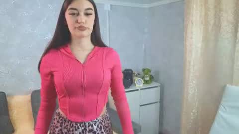lullabyofnight online show from June 16, 10:56 pm