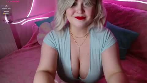 lulovia online show from July 4, 10:27 pm