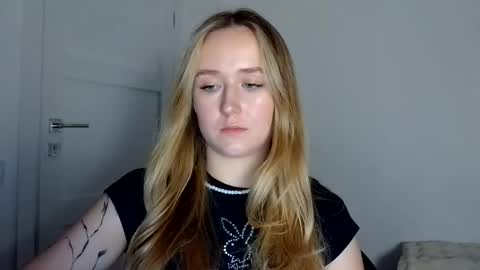 Snapshot of lulu_baby1 chatting on April 23, 7:38 pm Lulu Baby18 online show from April 23, 7:38 pm