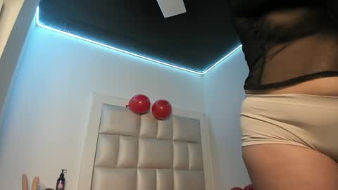 Snapshot of lulu_js_ chatting on May 24, 12:54 pm elizabeth online show from May 24, 12:54 pm