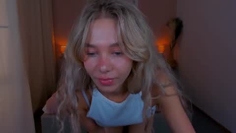 Snapshot of lulualise chatting on June 23, 3:43 pm Alise online show from June 23, 3:43 pm