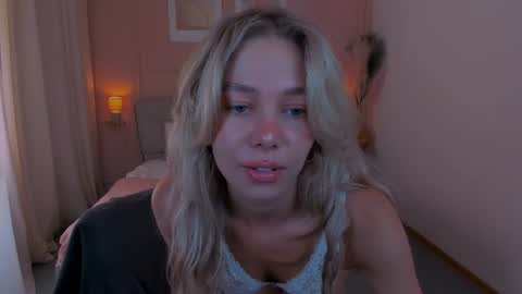 Snapshot of lulualise chatting on June 26, 1:48 pm Alise online show from June 26, 1:48 pm