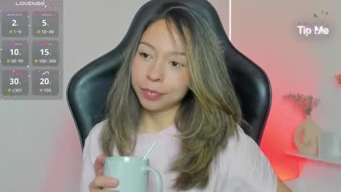 luluuberry online show from November 19, 10:59 am