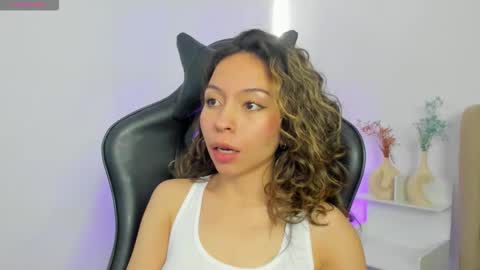 Snapshot of luluuberry chatting on December 3, 7:12 pm luluuberry online show from December 3, 7:12 pm