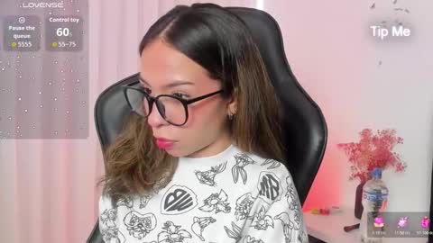 Snapshot of luluuberry chatting on December 15, 12:53 pm luluuberry online show from December 15, 12:53 pm