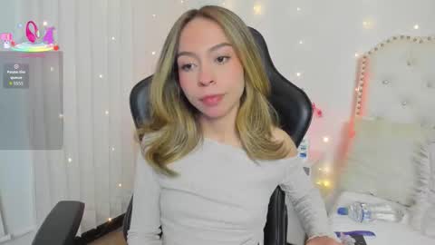 Snapshot of luluuberry chatting on February 3, 11:32 pm luluuberry online show from February 3, 11:32 pm