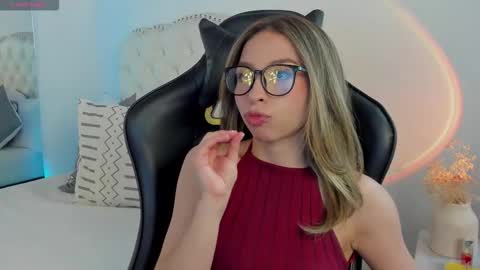 Snapshot of luluuberry chatting on February 9, 8:35 pm luluuberry online show from February 9, 8:35 pm