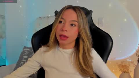 Snapshot of luluuberry chatting on February 16, 4:47 pm luluuberry online show from February 16, 4:47 pm