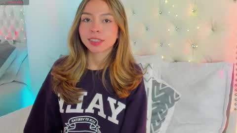 Snapshot of luluuberry chatting on March 3, 7:09 pm luluuberry online show from March 3, 7:09 pm