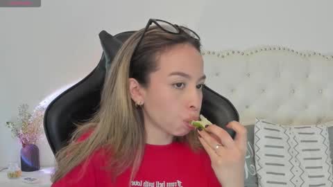 Snapshot of luluuberry chatting on March 13, 6:47 pm luluuberry online show from March 13, 6:47 pm