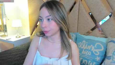 luluuberry online show from June 1, 7:37 pm