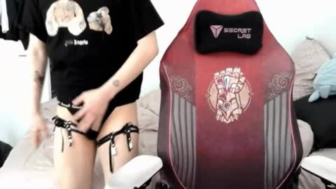 Snapshot of lumii1995 chatting on April 8, 6:41 pm IM STRAIGHT Only Fans lumiifundz online show from April 8, 6:41 pm