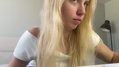 Snapshot of lumineess chatting on June 21, 11:46 am Catherine online show from June 21, 11:46 am