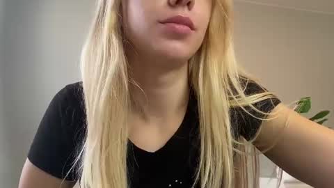 Snapshot of lumineess chatting on June 29, 12:27 pm Catherine online show from June 29, 12:27 pm
